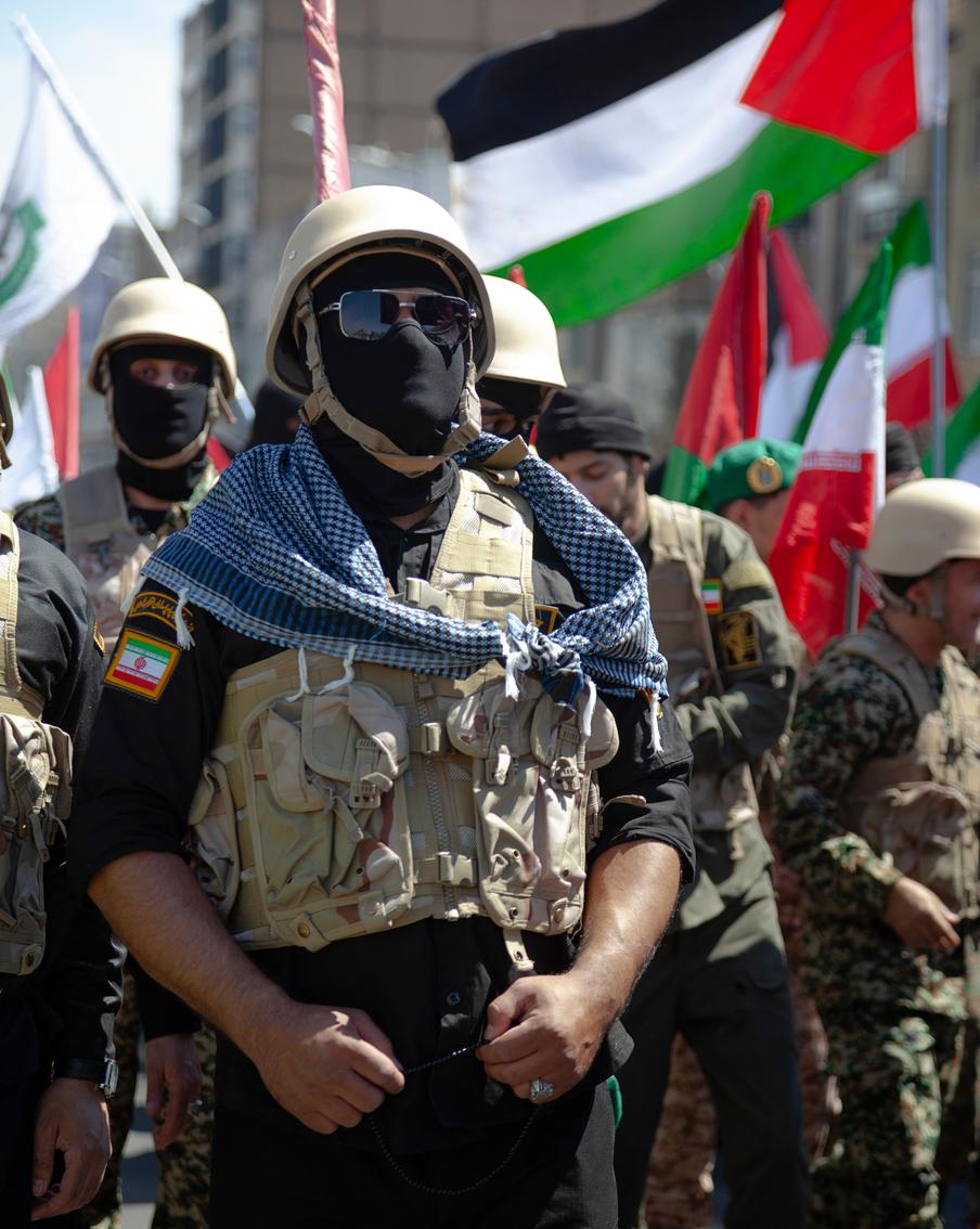 Власти Ирана снизили возраст призыва в силы обороны страны до 12 лет. Иранское руководство стало призывать в ряды сил обороны страны граждан страны в возрасте 12 лет. Отмечается, что они не участвуют в боевых действиях