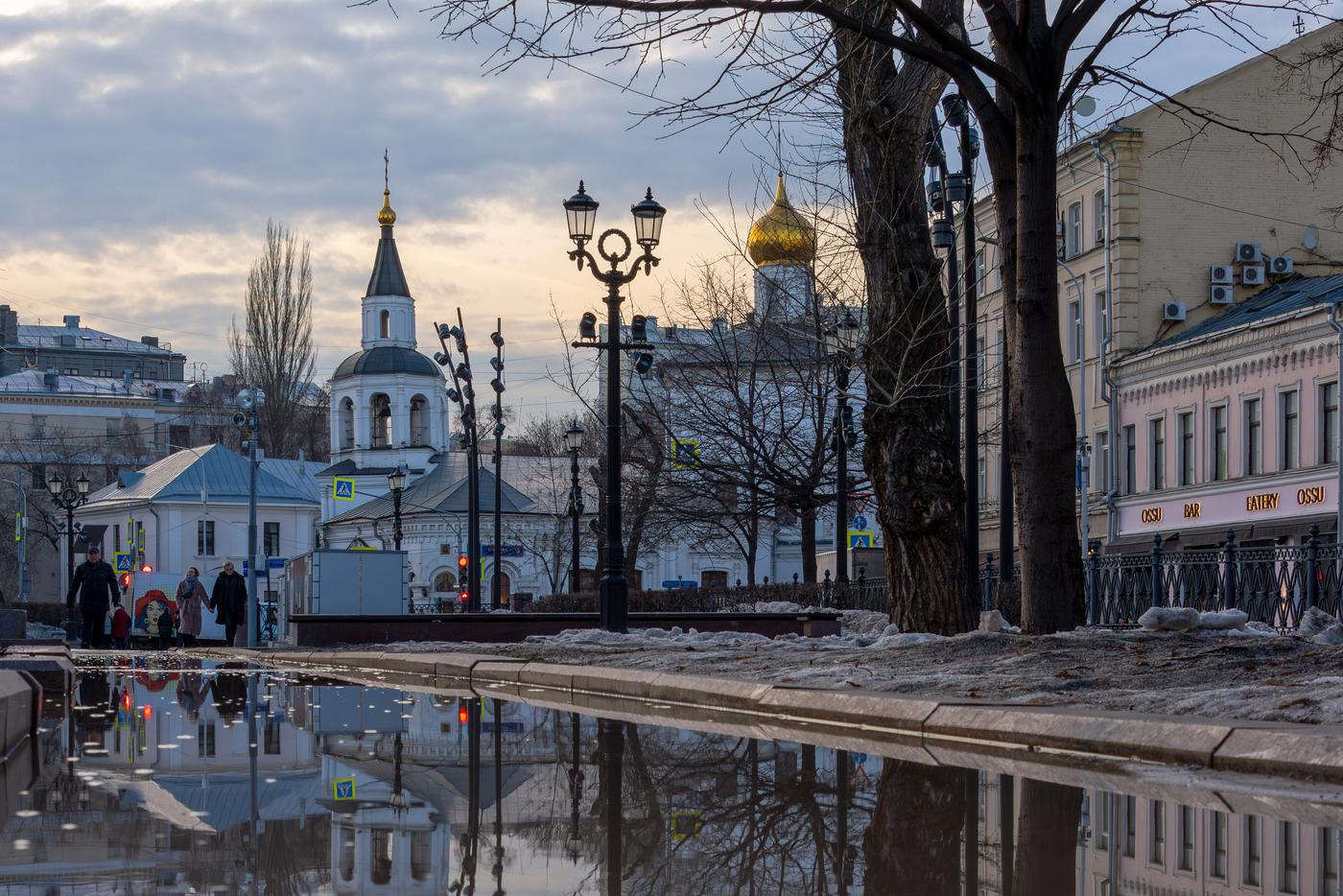 Москвичам рассказали об ожидающей их в ближайшую неделю погоде и аномальном апрельском тепле