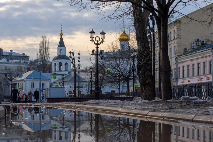 Москвичам рассказали об ожидающей их в ближайшую неделю погоде и аномальном апрельском тепле