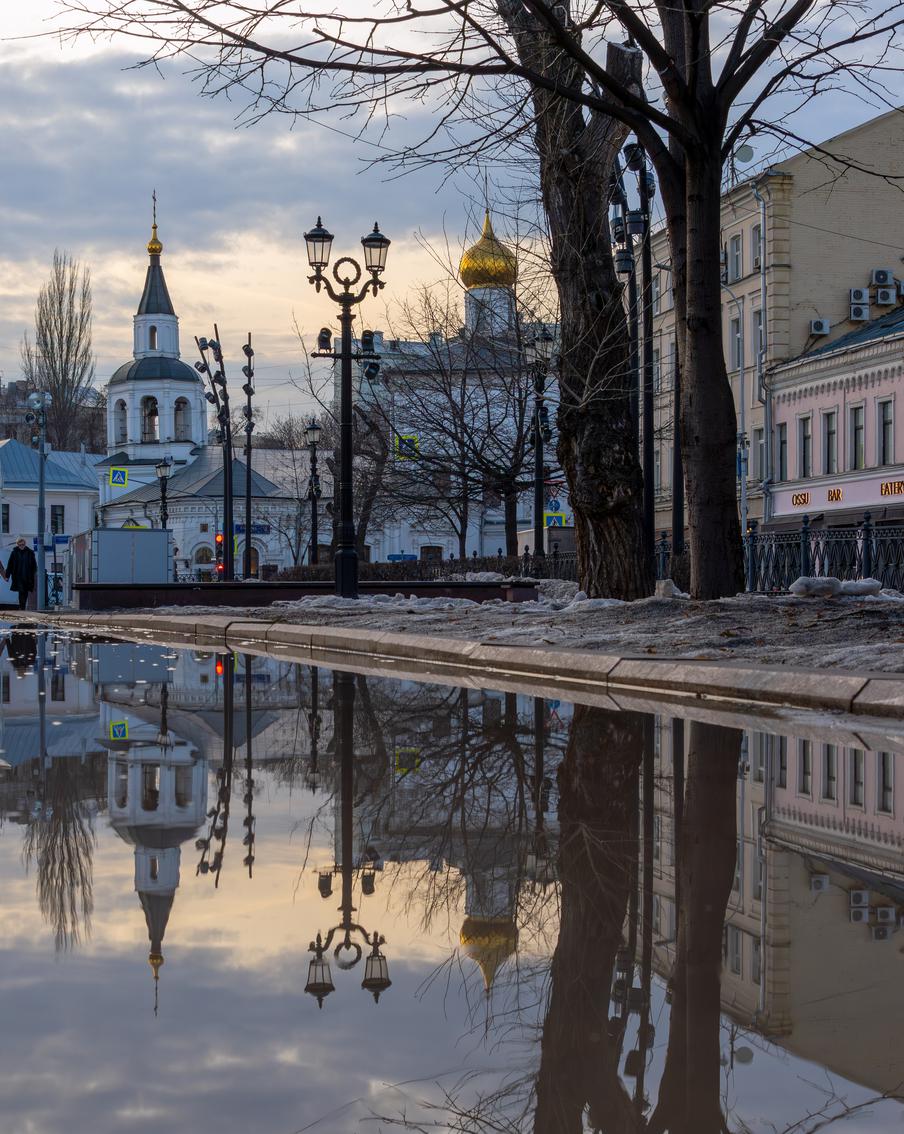 Москвичам пообещали аномально тёплое окончание марта и начало апреля. По прогнозам специалистов, в ближайшую неделю столицу ожидает приход аномально тёплой весенней погоды. Превышение температурной нормы составит до 8 градусов