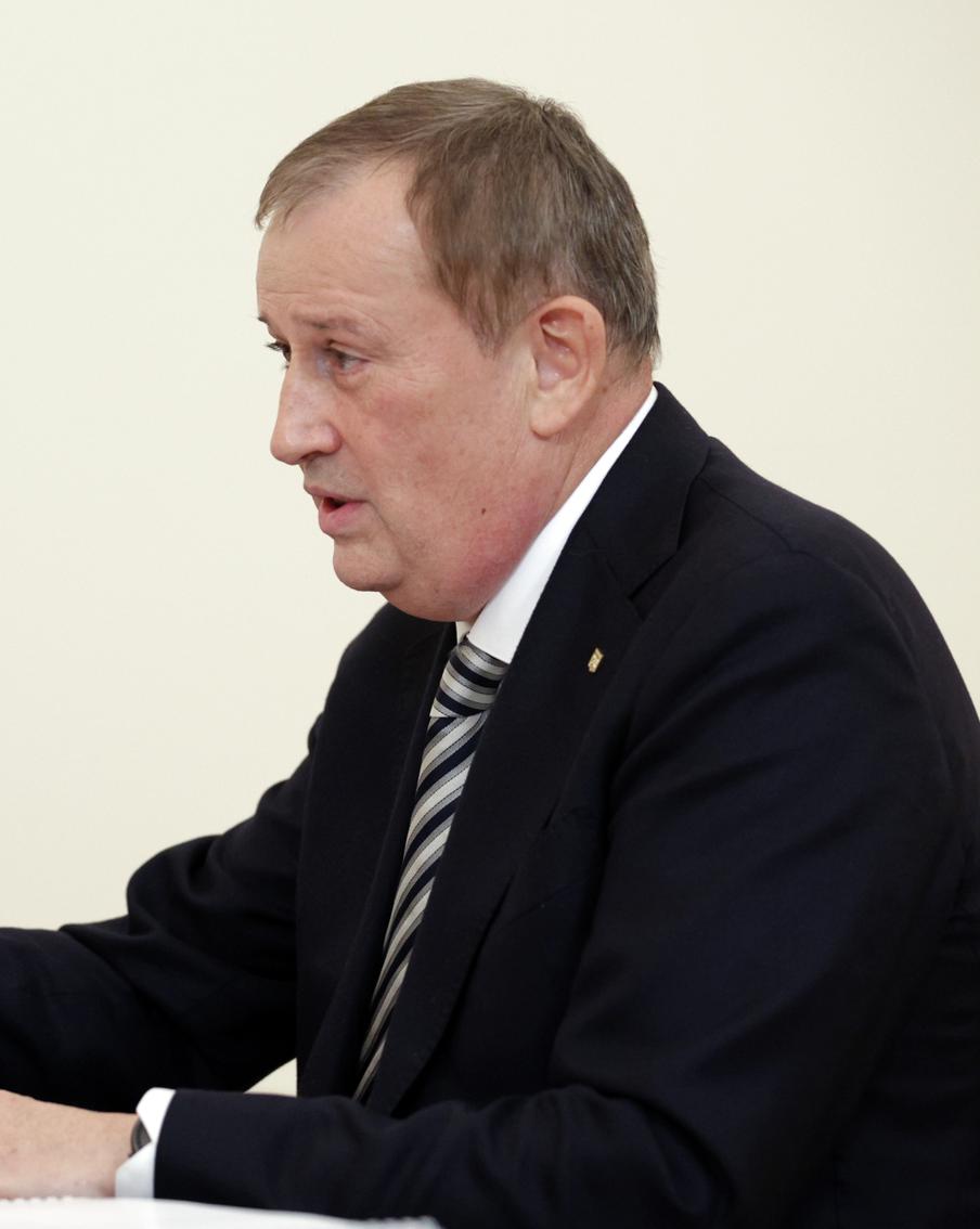 Специалисты ликвидируют начавшийся после атаки дронов пожар в порту Усть-Луга. В Ленинградской области идёт тушение пожара в порту Усть-Луга. Он был атакован несколькими десятками украинских дронов