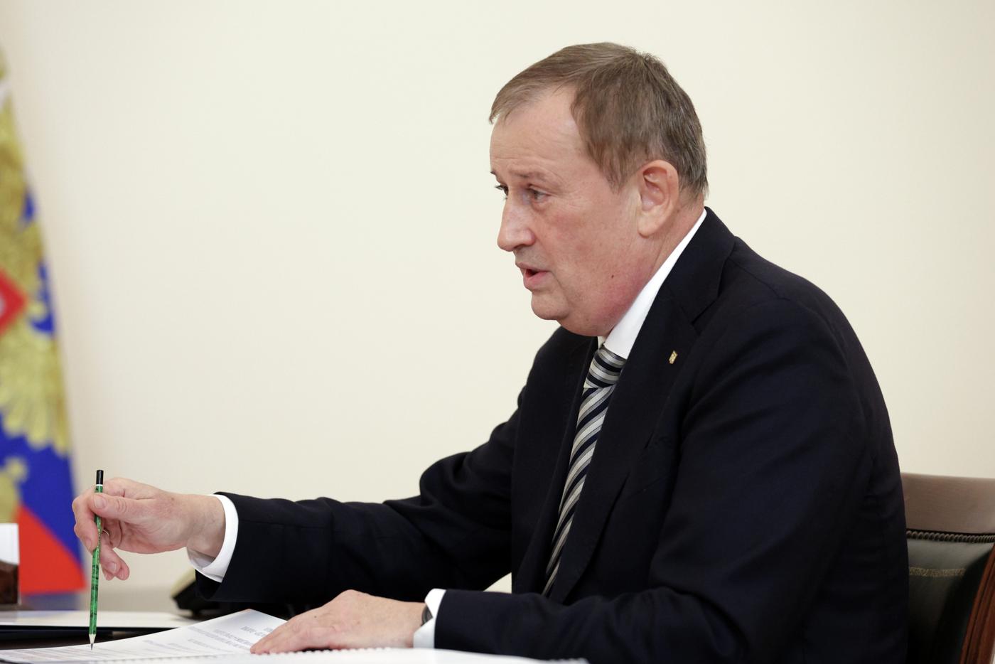 Специалисты ликвидируют начавшийся после атаки дронов пожар в порту Усть-Луга