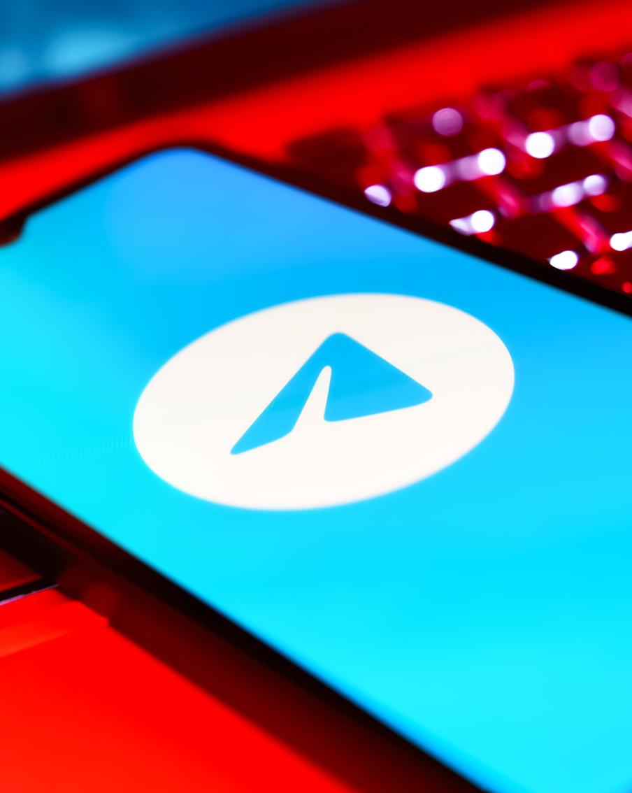 В Telegram заявили об отсутствии у мессенджера критических уязвимостей. Описанной ранее экспертом уязвимости, позволяющей легко взламывать аккаунты пользователей, якобы не существует. Подозрение же о наличии уязвимости появилось на основе ошибочных записей