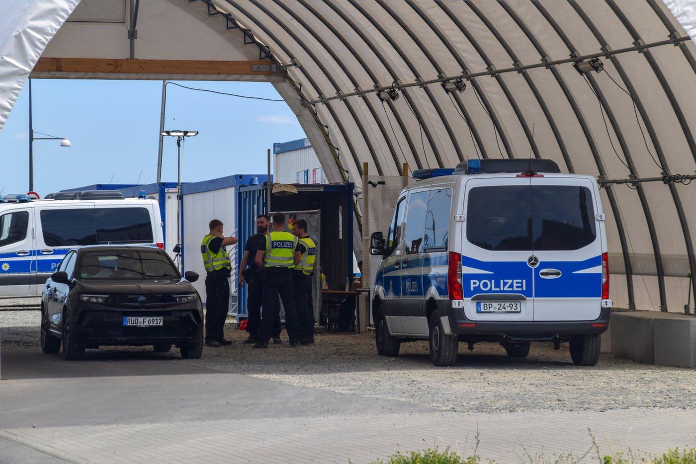 Власти Польши продлили пограничный контроль с Литвой и Германией до октября