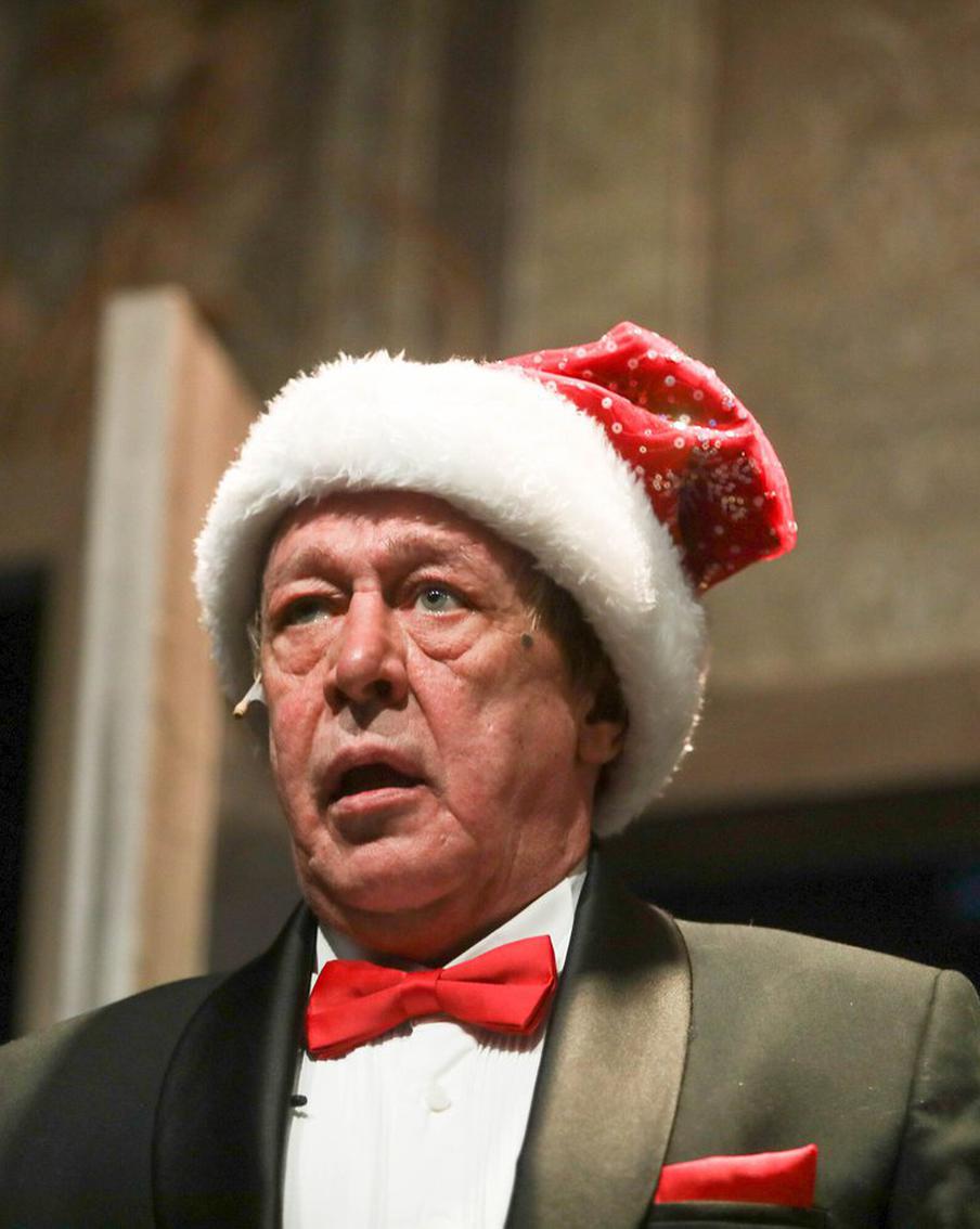 Михалков заявил, что вернул Ефремова на сцену после разговора с Путиным. Решение о возвращении актёра Михаила Ефремова к творческой деятельности после освобождения из мест лишения свободы было принято с учётом мнения Президента Российской Федерации Владимира Владимировича Путина. Об этом сообщил режиссёр Никита Михалков в интервью информационному агентству "Вести"