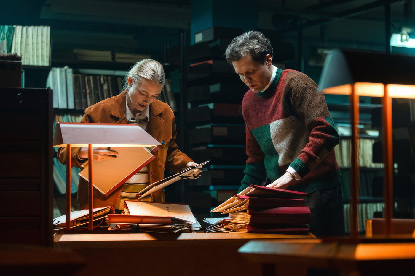 Следователь Яна (Оксана Акиньшина) и соцработник Роман (Евгений Санников)