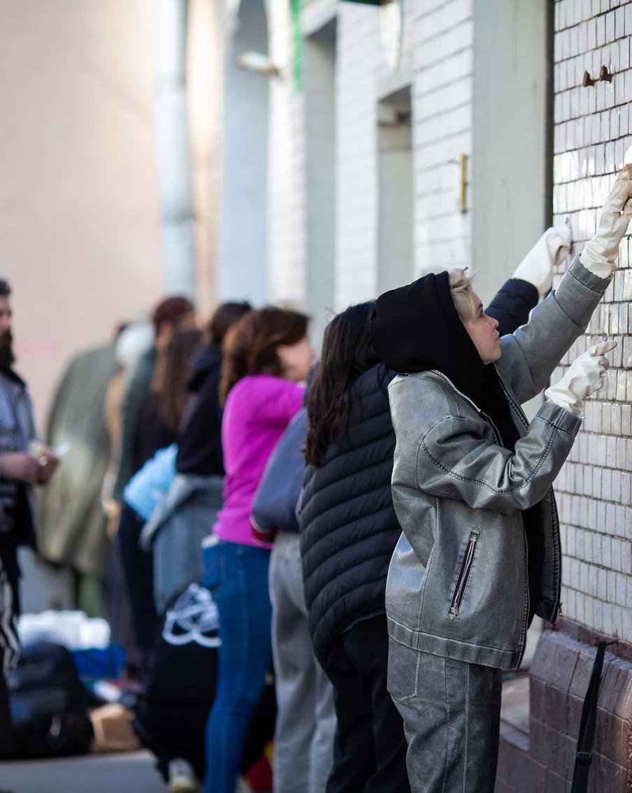 Москвичи возвращают былой облик историческим домам, натирая кабанчика