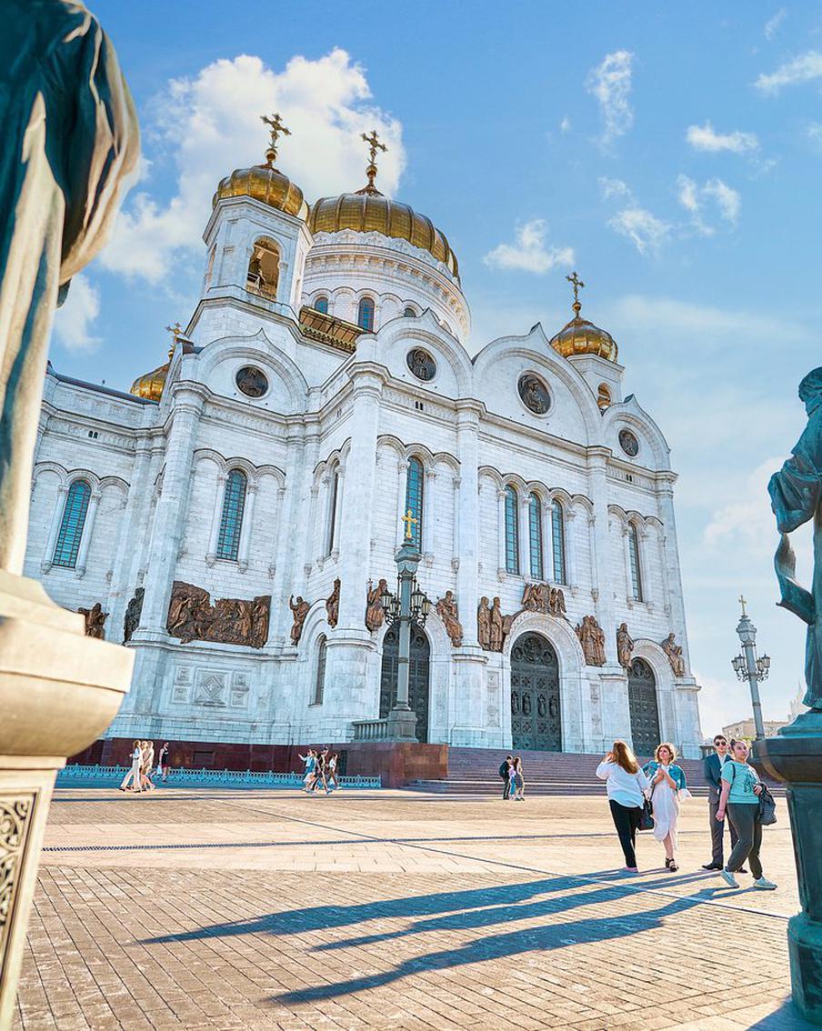 Выясняем, как Юрий Гагарин связан с храмом Христа Спасителя