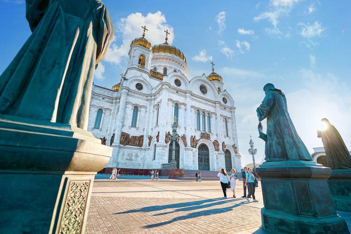 Выясняем, как Юрий Гагарин связан с храмом Христа Спасителя