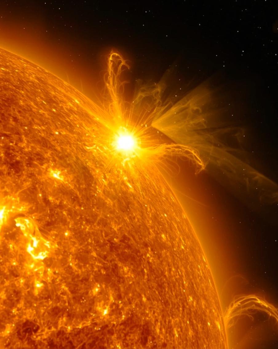 На Солнце впервые за два месяца произошла вспышка высшего балла. В ходе наблюдений за Солнцем, проводимых Лабораторией солнечной астрономии Института космических исследований Российской академии наук, была зафиксирована мощная вспышка, классифицированная как X