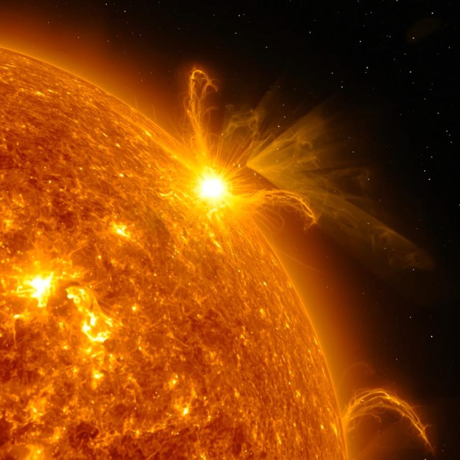 На Солнце впервые за два месяца произошла вспышка высшего балла. В ходе наблюдений за Солнцем, проводимых Лабораторией солнечной астрономии Института космических исследований Российской академии наук, была зафиксирована мощная вспышка, классифицированная как X