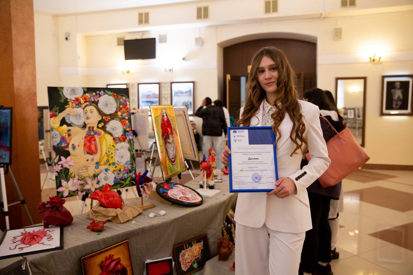 Студентка 4-го курса Сеченовского университета Марина Ждановская заняла первое место в номинации "Оркестр воображения: мистическая анатомия".