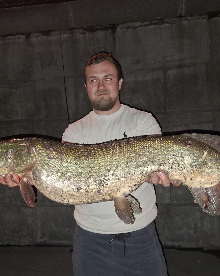 Щука родом из СССР попалась на удочку москвичу рядом с Москва-Сити