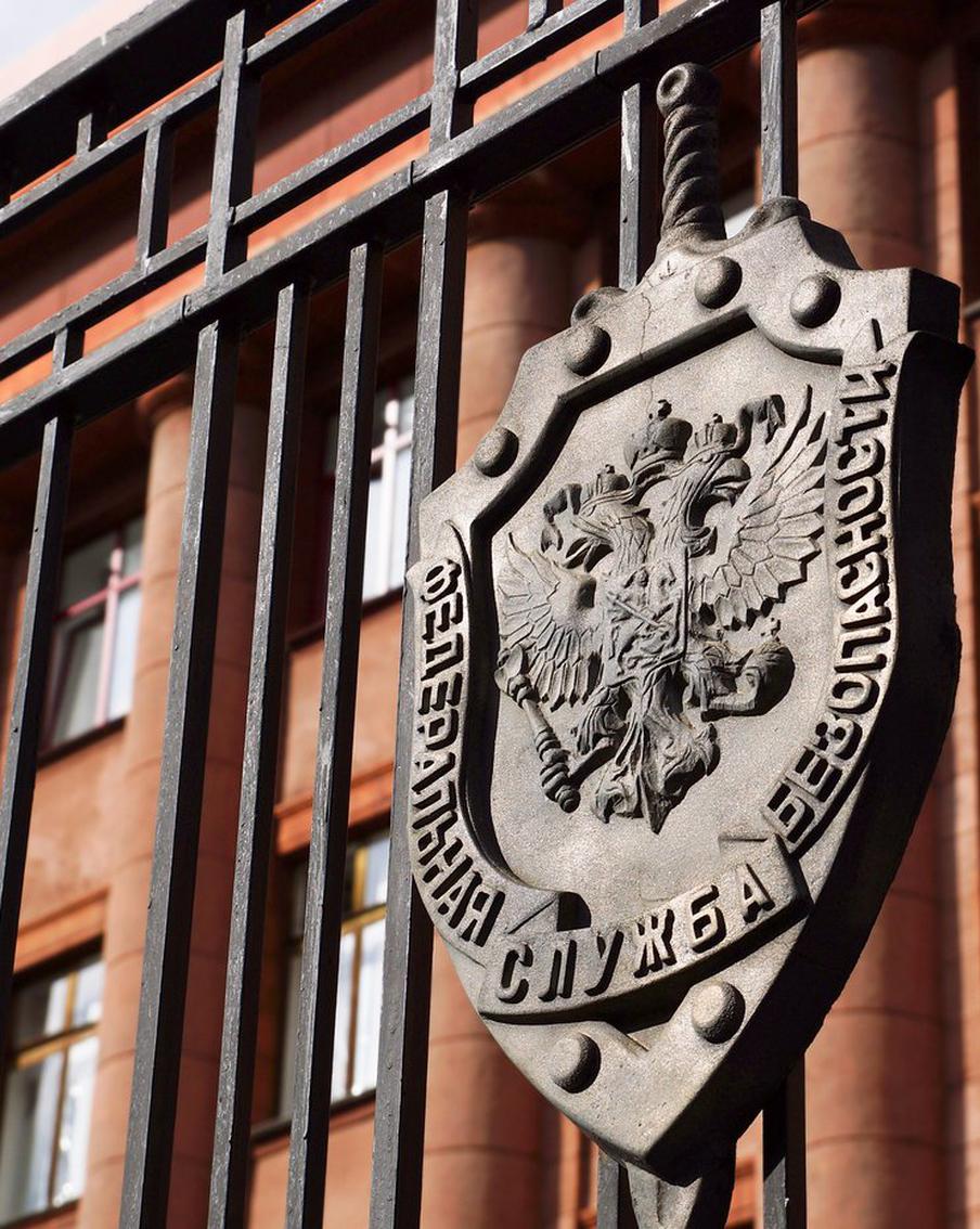 В Белгородской области за шпионаж задержали агента спецслужб Украины. Федеральная служба безопасности Российской Федерации (ФСБ) сообщила о задержании в Белгородской области гражданина Украины, который подозревается в шпионаже в пользу Украины. Задержанный мужчина родился в 1990 году