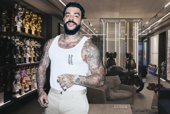 Апартаменты Тимати в Москве: мотоцикл посреди гостиной и сотня фигурок медведей