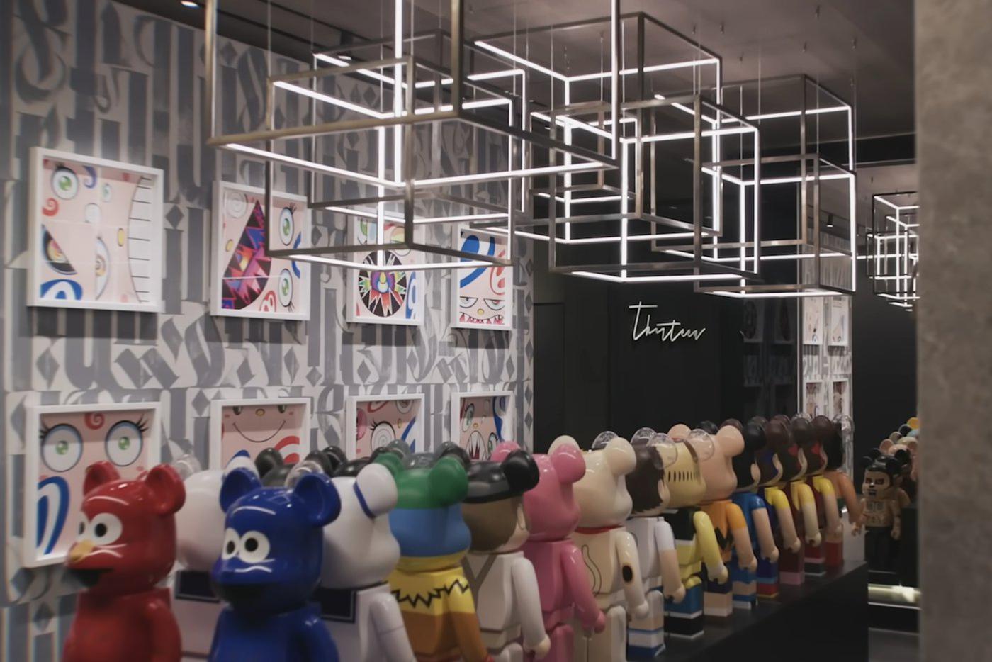 Коллекция фигурок Bearbrick насчитывает не меньше сотни экземпляров, в том числе и редчайших.