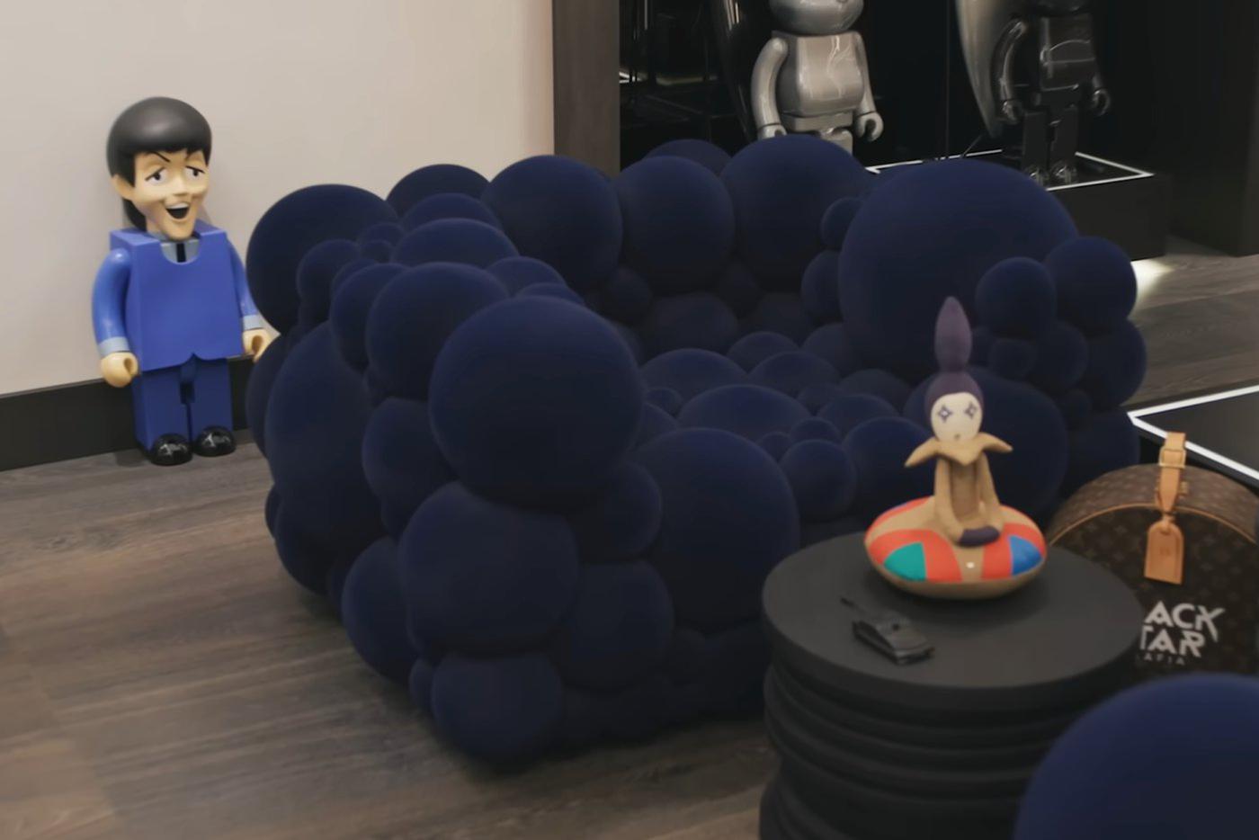 Кресла Mutation Club Chair от Maarten De Ceulear Тимати называет самыми неудобными на свете, но оставил их как предметы искусства.