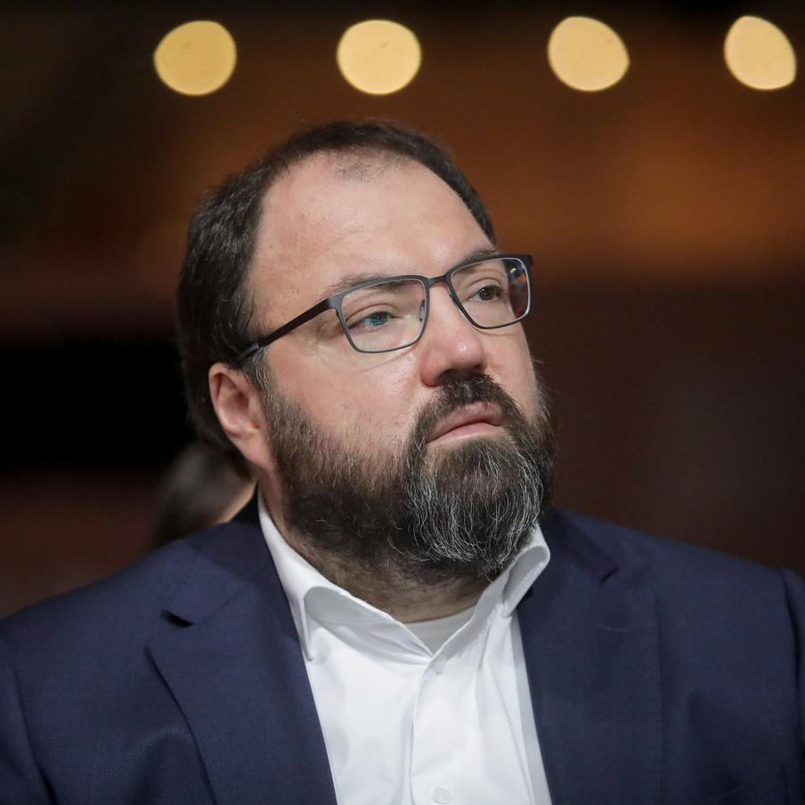 Шадаев рассказал о "сложном компромиссе" по снижению использования VPN. Министерство цифрового развития, связи и массовых коммуникаций Российской Федерации (Минцифры) ставит перед собой задачу уменьшить использование виртуальных частных сетей (VPN) на территории страны. Об этом заявил глава ведомства Максут Шадаев