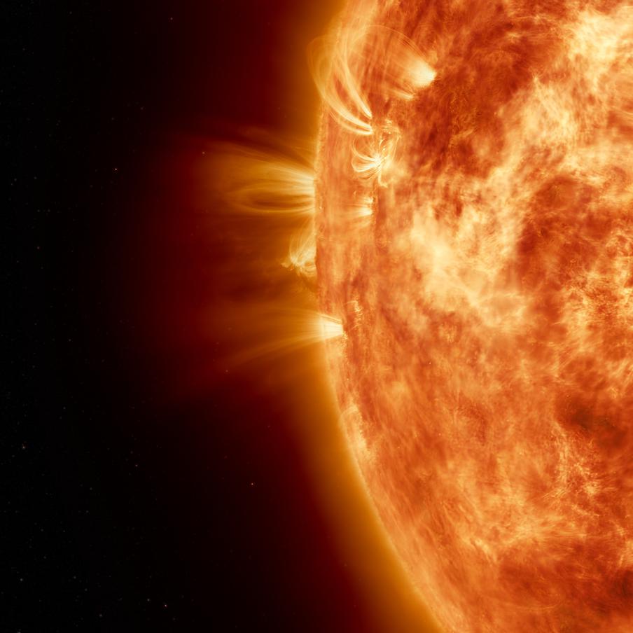 На Землю обрушится магнитная буря. По данным Лаборатории солнечной астрономии ИКИ РАН и ИСЗФ СО РАН, во вторник вечером ожидается мощная вспышка на Солнце, которая будет классифицирована как Х1.5. Это событие может привести к магнитным бурям на Земле