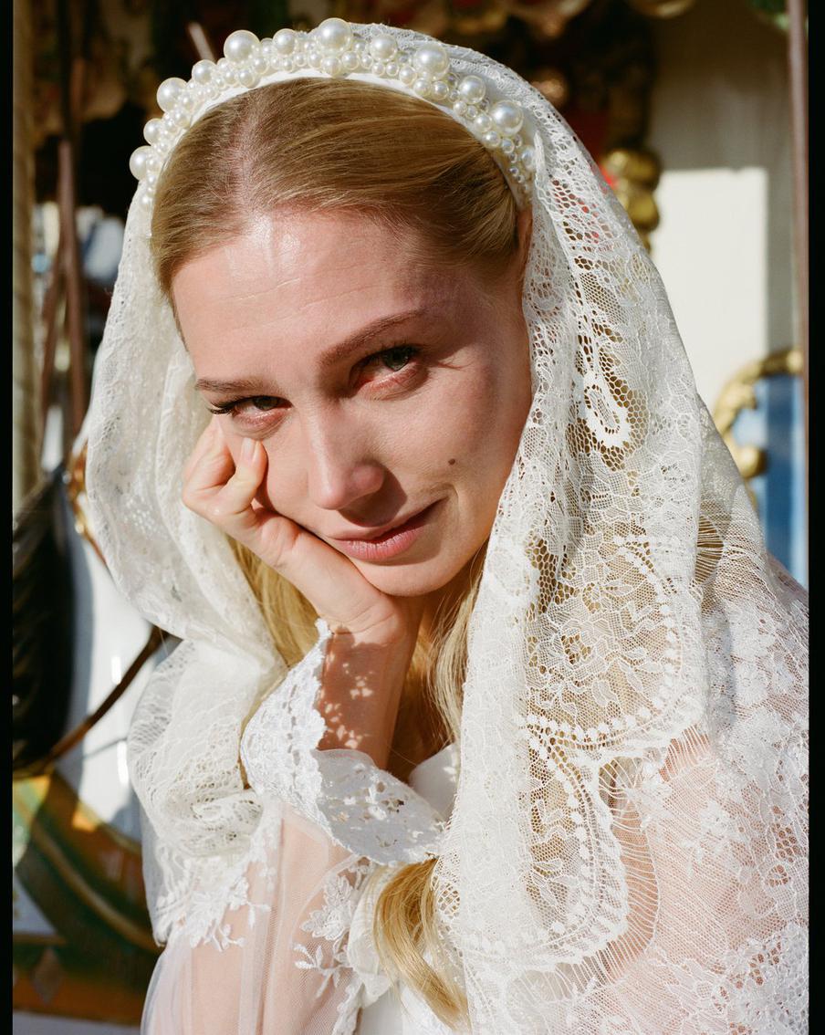 Кристина Асмус в образе Леди Макбет для фотосессии.