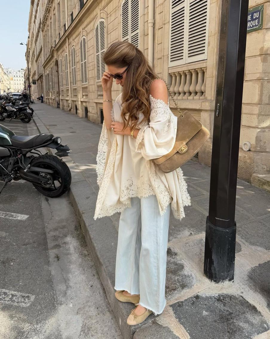 Старайтесь сочетать открытые плечи с закрытым низом.