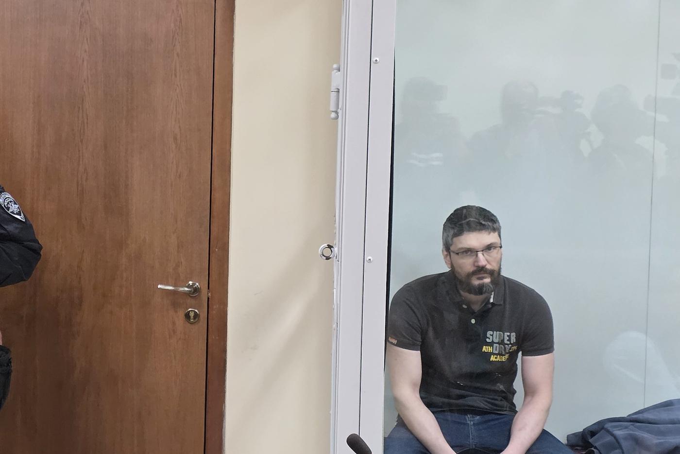 Пасынок Стаса Намина слушает оглашение приговора