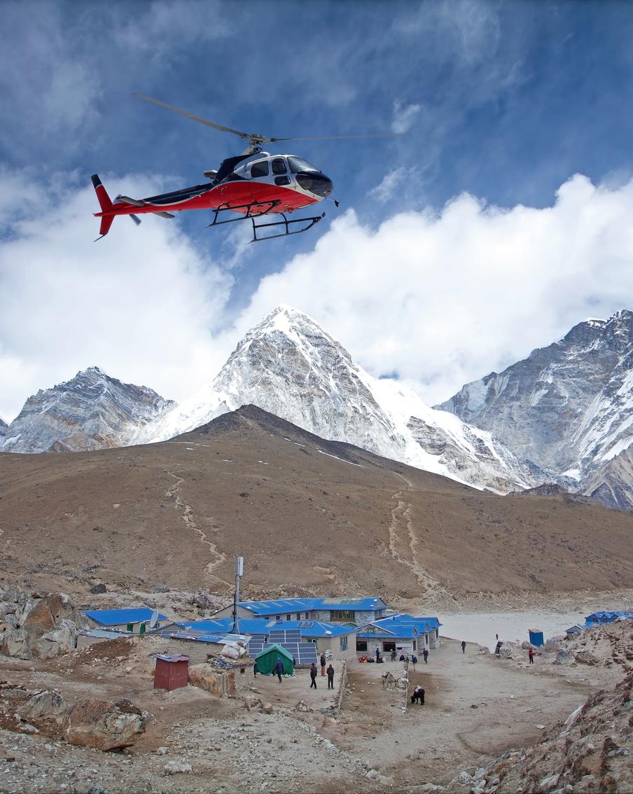 Как мошенники зарабатывали миллионы на фиктивных спасениях на Эвересте