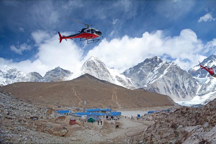 Как мошенники зарабатывали миллионы на фиктивных спасениях на Эвересте