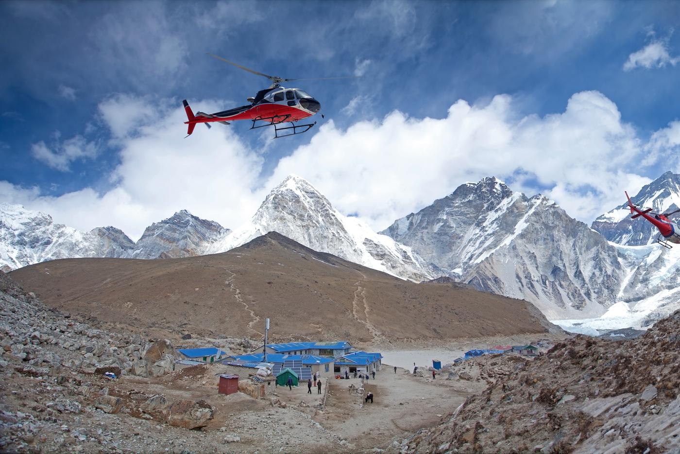 Как мошенники зарабатывали миллионы на фиктивных спасениях на Эвересте