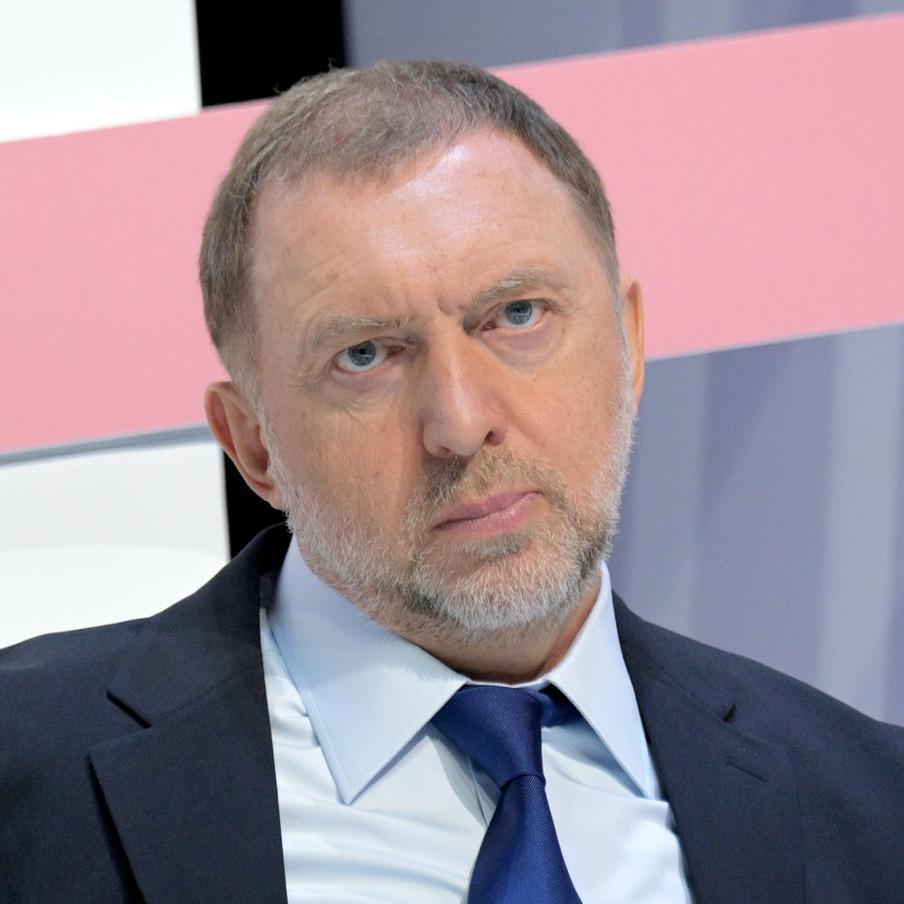 В Общественной палате предложили Дерипаске самому поработать 12 часов на заводе. Замсекретаря ОП РФ Владислав Гриб ответил на инициативу бизнесмена о шестидневке и 12-часовом рабочем дне. Он заявил, что право на отдых гарантировано Конституцией, и призвал миллиардера испытать предложенный график на себе