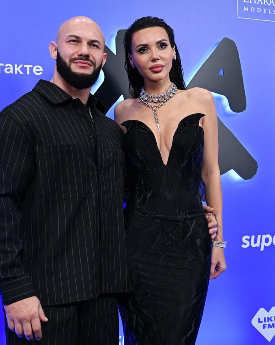 Самойлова и Джиган заключили мировое соглашение по спору о брачном договоре. Стороны договорились полюбовно урегулировать конфликт, связанный с признанием брачного договора недействительным. Ходатайство об утверждении соглашения будет заявлено в суде 1 апреля