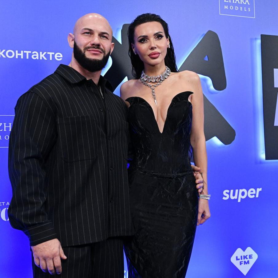 Самойлова и Джиган заключили мировое соглашение по спору о брачном договоре. Стороны договорились полюбовно урегулировать конфликт, связанный с признанием брачного договора недействительным. Ходатайство об утверждении соглашения будет заявлено в суде 1 апреля