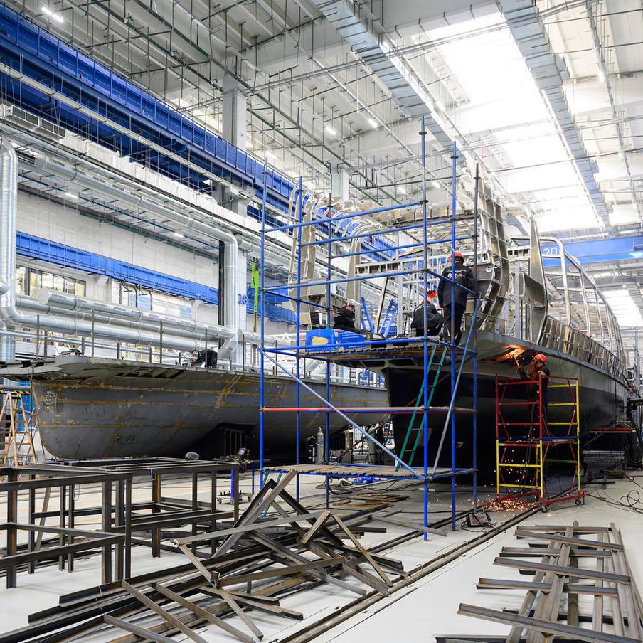 На Московской верфи начали сборку 5-го и 6-го электросудов проекта "Москва 1.0". Столица продолжает развивать речной транспорт. В районе Нагатинский Затон открыли Московскую верфь – высокотехнологичное предприятие по производству и обслуживанию электросудов. Сегодня это самая современная верфь в России