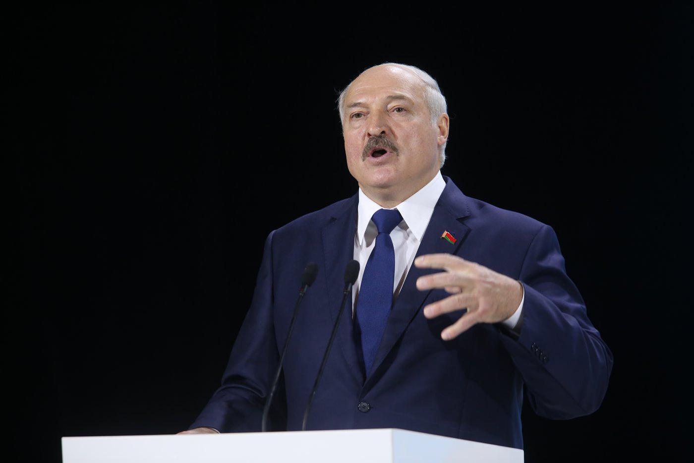 Лукашенко: Белоруссия не хочет войны, но к ней готовится