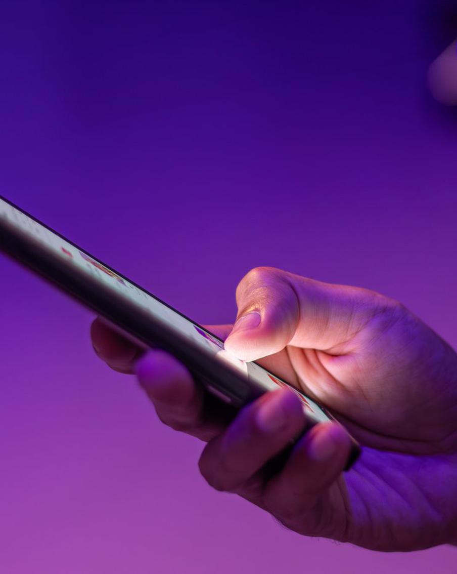 МВД опровергло фейки о проверках телефонов на VPN и мессенджеры. В ведомстве заявили, что информация о массовых осмотрах гаджетов полицейскими не соответствует действительности. Такие сообщения распространяются для создания социальной напряжённости