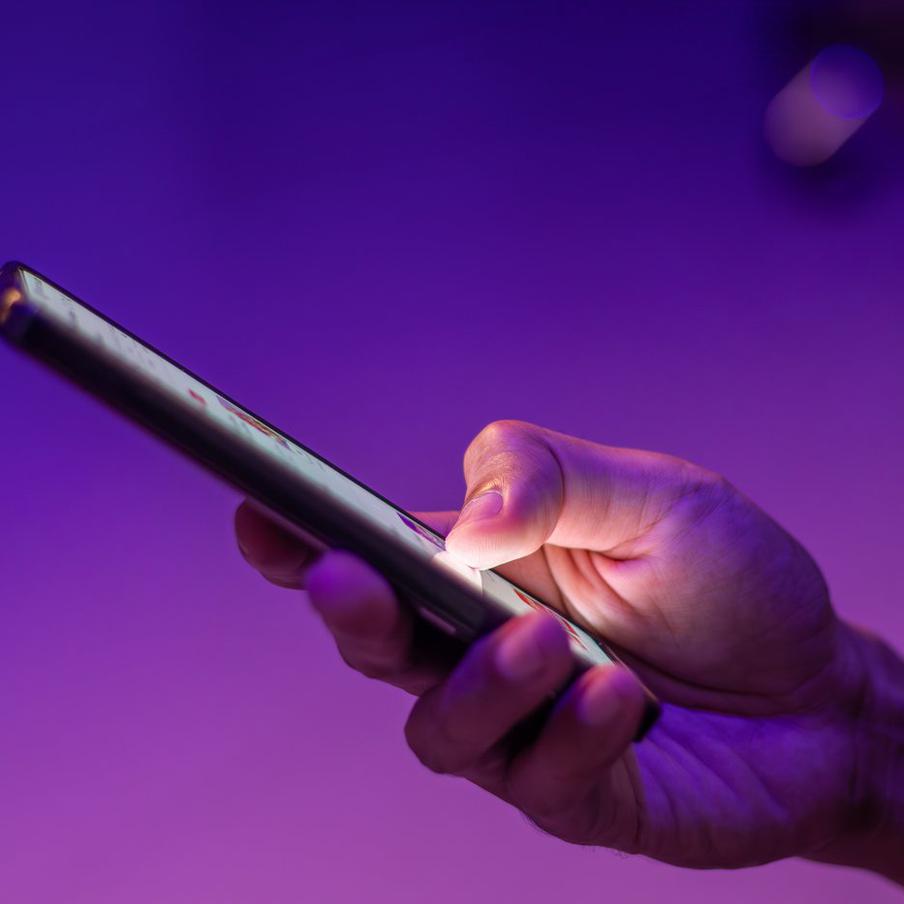 МВД опровергло фейки о проверках телефонов на VPN и мессенджеры. В ведомстве заявили, что информация о массовых осмотрах гаджетов полицейскими не соответствует действительности. Такие сообщения распространяются для создания социальной напряжённости