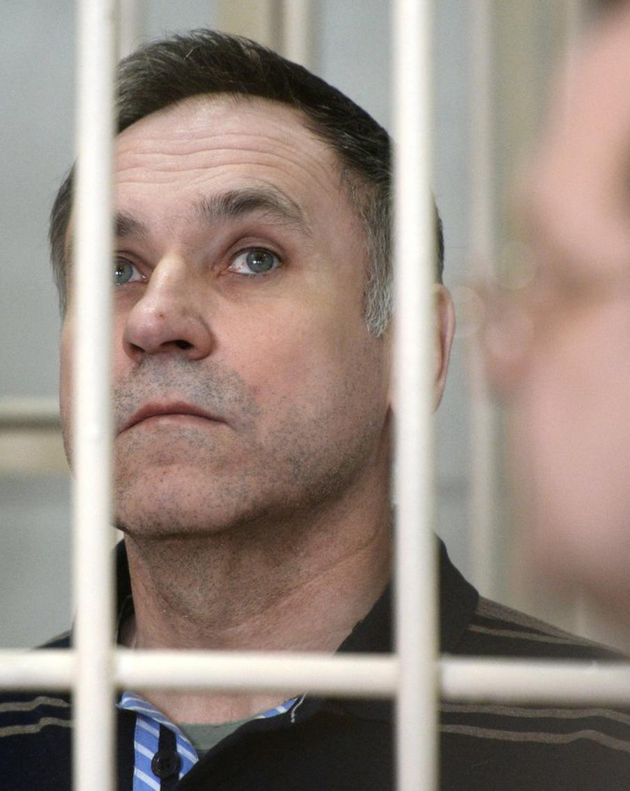 С новосибирского маньяка Чуплинского взыщут 4,8 миллиона рублей. Бывший милиционер, приговорённый к пожизненному сроку, должен выплатить моральную компенсацию родственникам жертв. Судебные приставы принудительно взыскивают деньги, включая исполнительские сборы