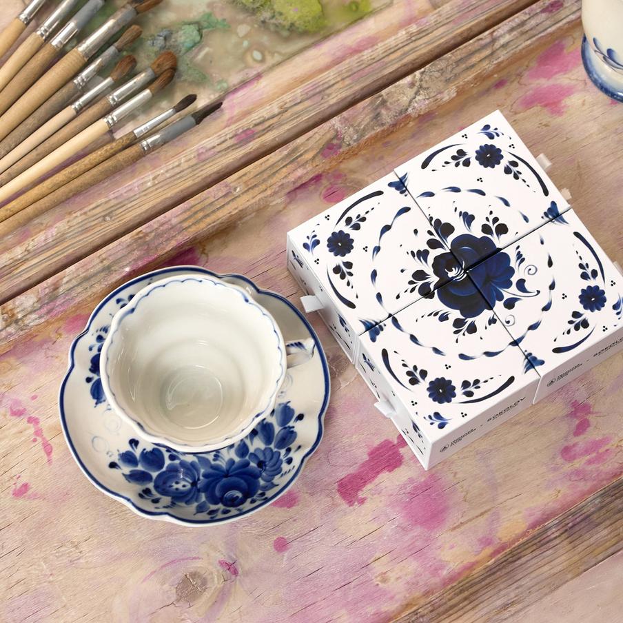 В основе коллаборации – бережное отношение к гжельской школе росписи и её культурному коду.