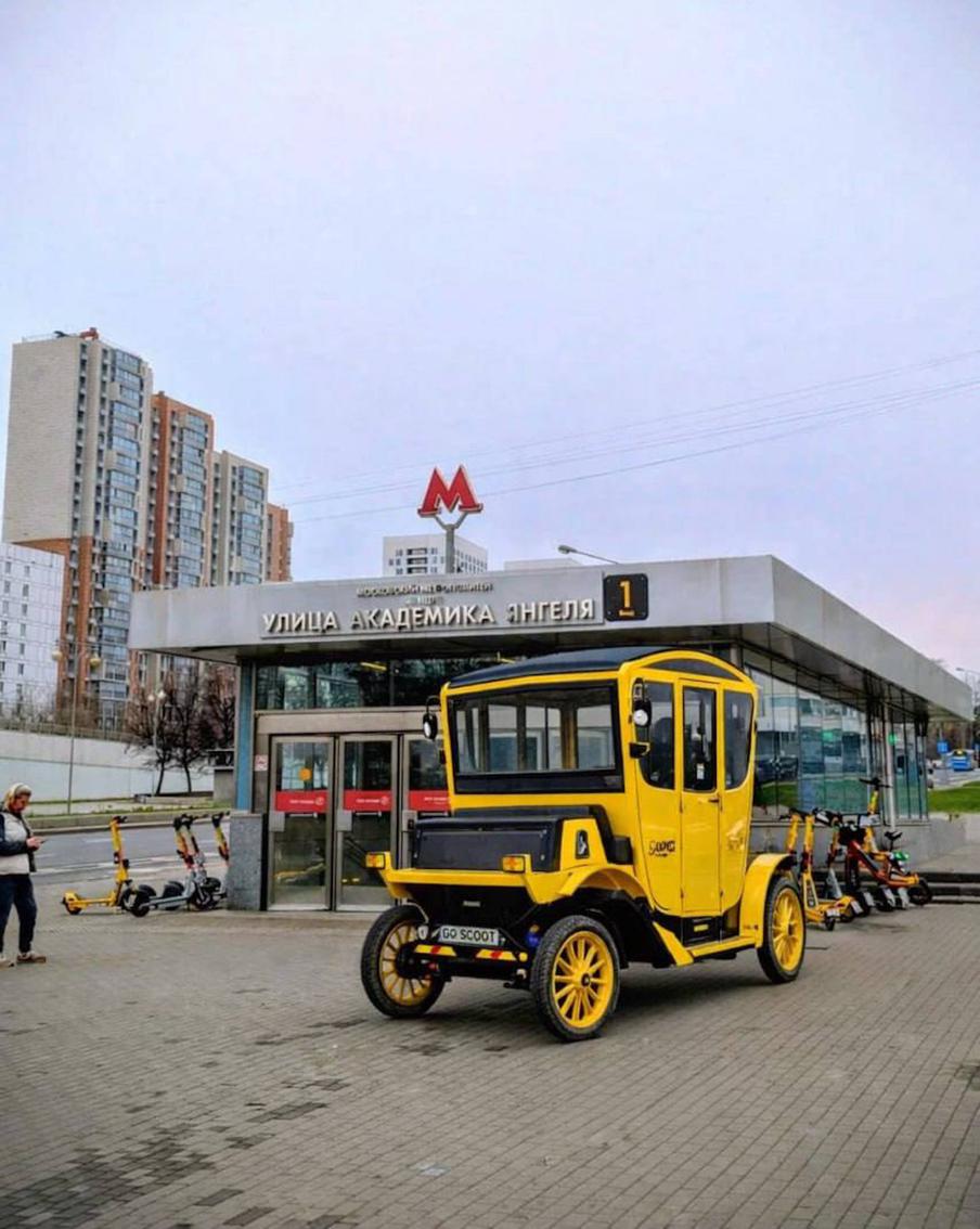 Проделки нейросетей, фейки и мемы: как разыгрывали москвичей 1 апреля