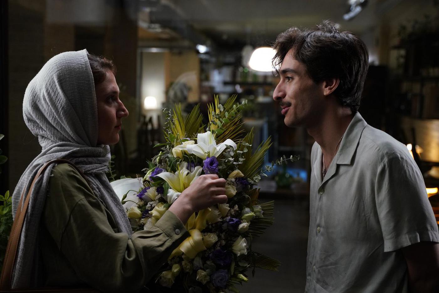 Картина "Небо везде одинаково" – это "Анна Каренина" с иранским акцентом.                