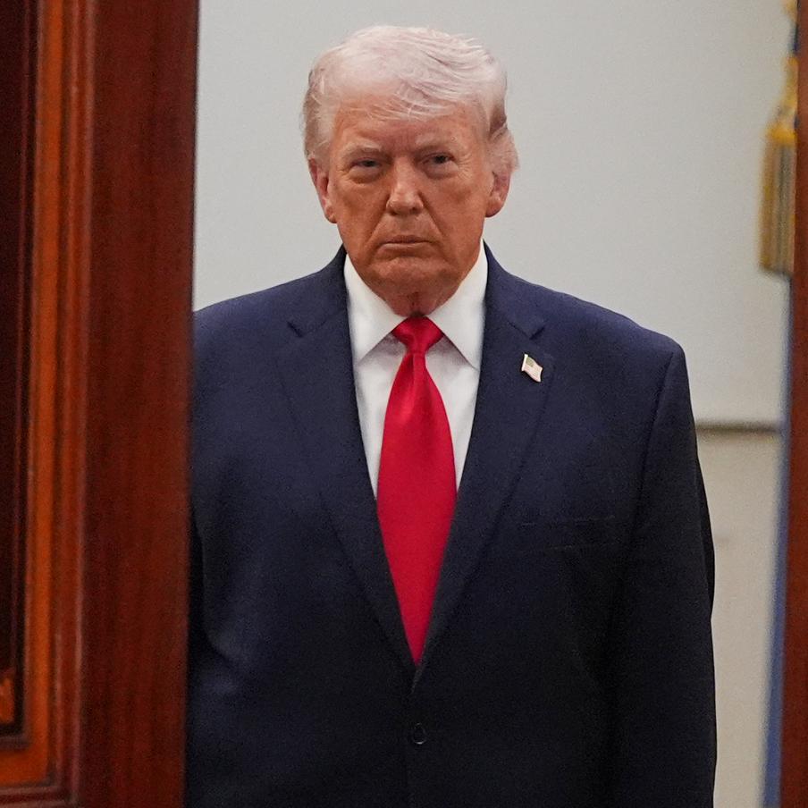 Трамп пригрозил уничтожить мосты и электростанции Ирана. По словам главы Белого дома, американские вооружённые силы "ещё даже не приступили к уничтожению того, что осталось в стране"