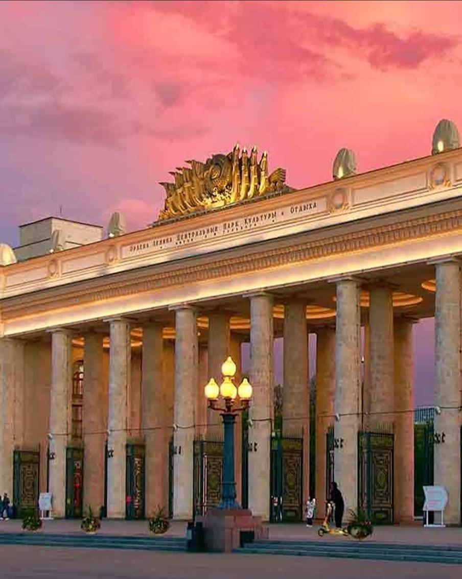 Фасады арки главного входа Парка Горького приведут в порядок. В рамках программы благоустройства специалисты приступают к обновлению фасадов арки главного входа Центрального парка культуры и отдыха имени Максима Горького. Это сооружение является архитектурной доминантой парка, одним из узнаваемых символов Москвы и объектом культурного наследия регионального значения