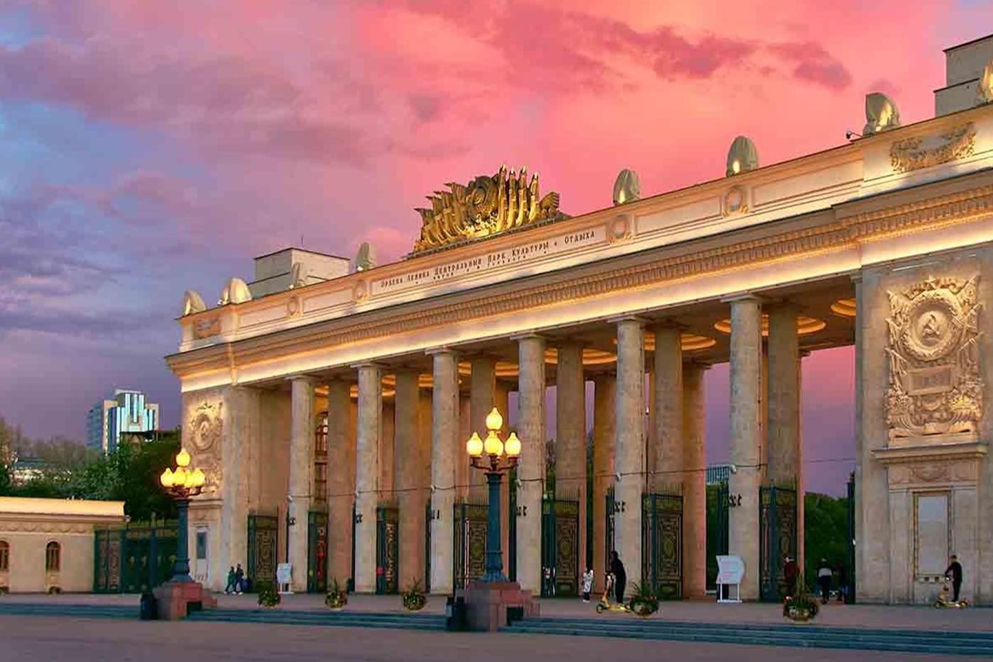 Фасады арки главного входа Парка Горького приведут в порядок