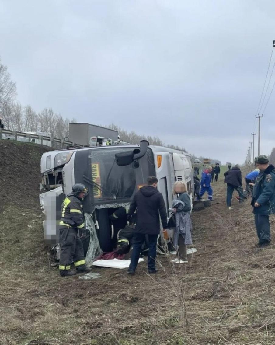 Автобус с детьми попал в ДТП в Саратовской области. Авария произошла в Петровском районе региона. Дети, ехавшие в автобусе, были из Ершовского района. Их доставили в медицинское учреждение