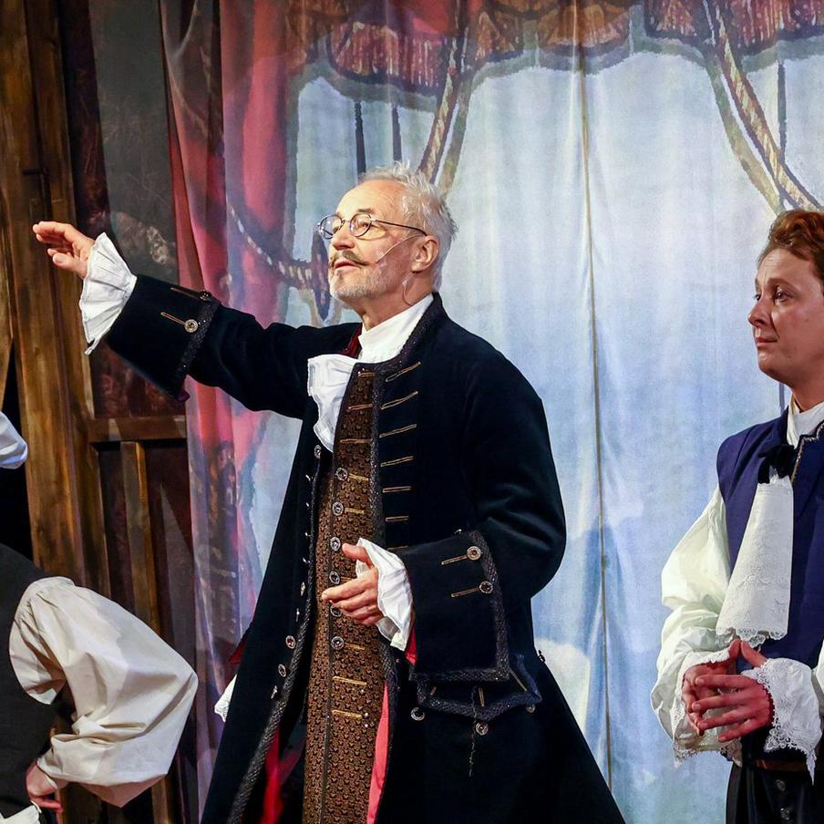 "Мосбилет" продолжает дарить зрителям промокоды на городские спектакли. Платформа "Мосбилет" отмечает первый год со дня запуска. К этой дате в сервисе подготовили специальные промокоды, позволяющие приобрести билеты в столичные театры со скидкой