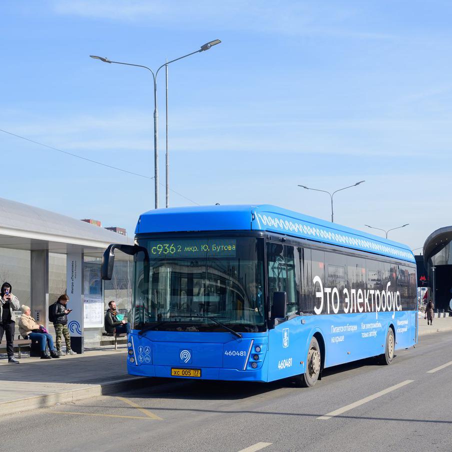100 современных электробусов ЛиАЗ-6274 новой поставки пришли в Москву. Москва активно развивает сеть экологичного наземного транспорта – современные электробусы российского производства продолжают выходить на городские маршруты. Такая экологичная техника позволяет снижать нагрузку на окружающую среду и одновременно повышает комфорт ежедневных поездок для пассажиров