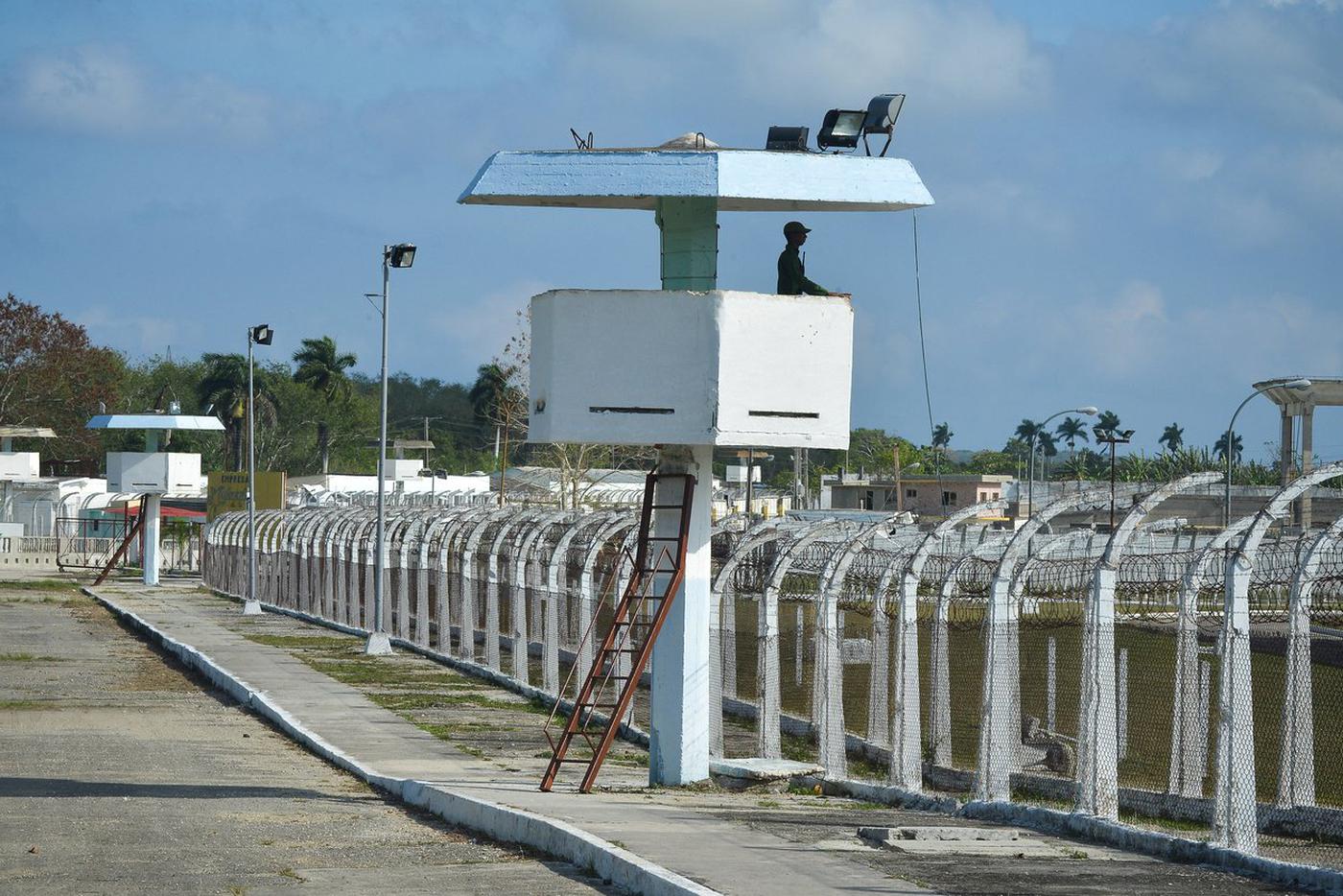 Куба освободит более 2000 заключённых под давлением США