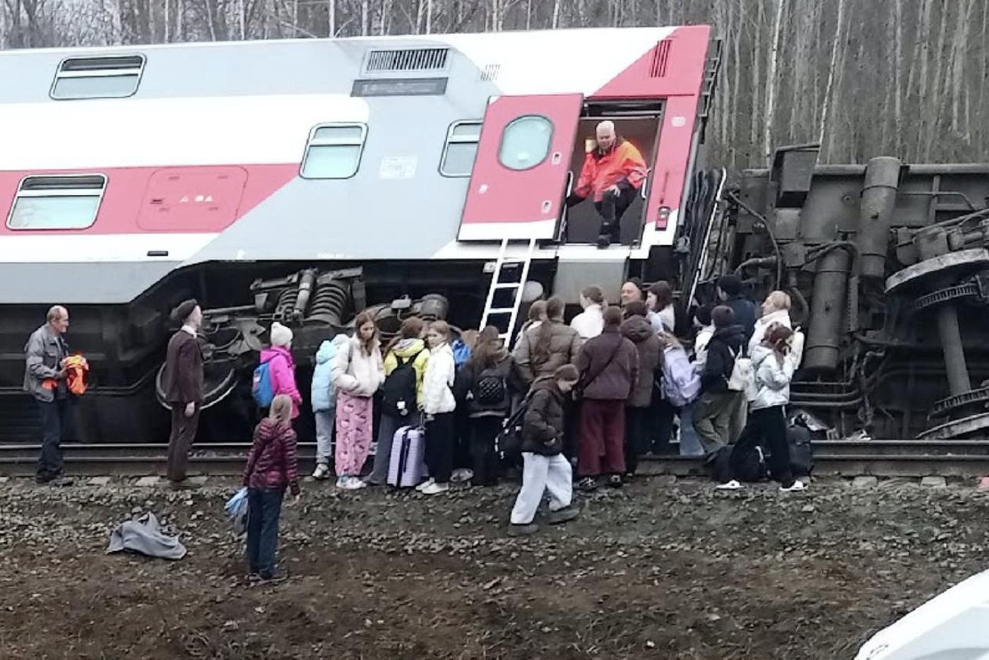 Семь вагонов под откос: почему поезд сошёл с рельс в Ульяновской области