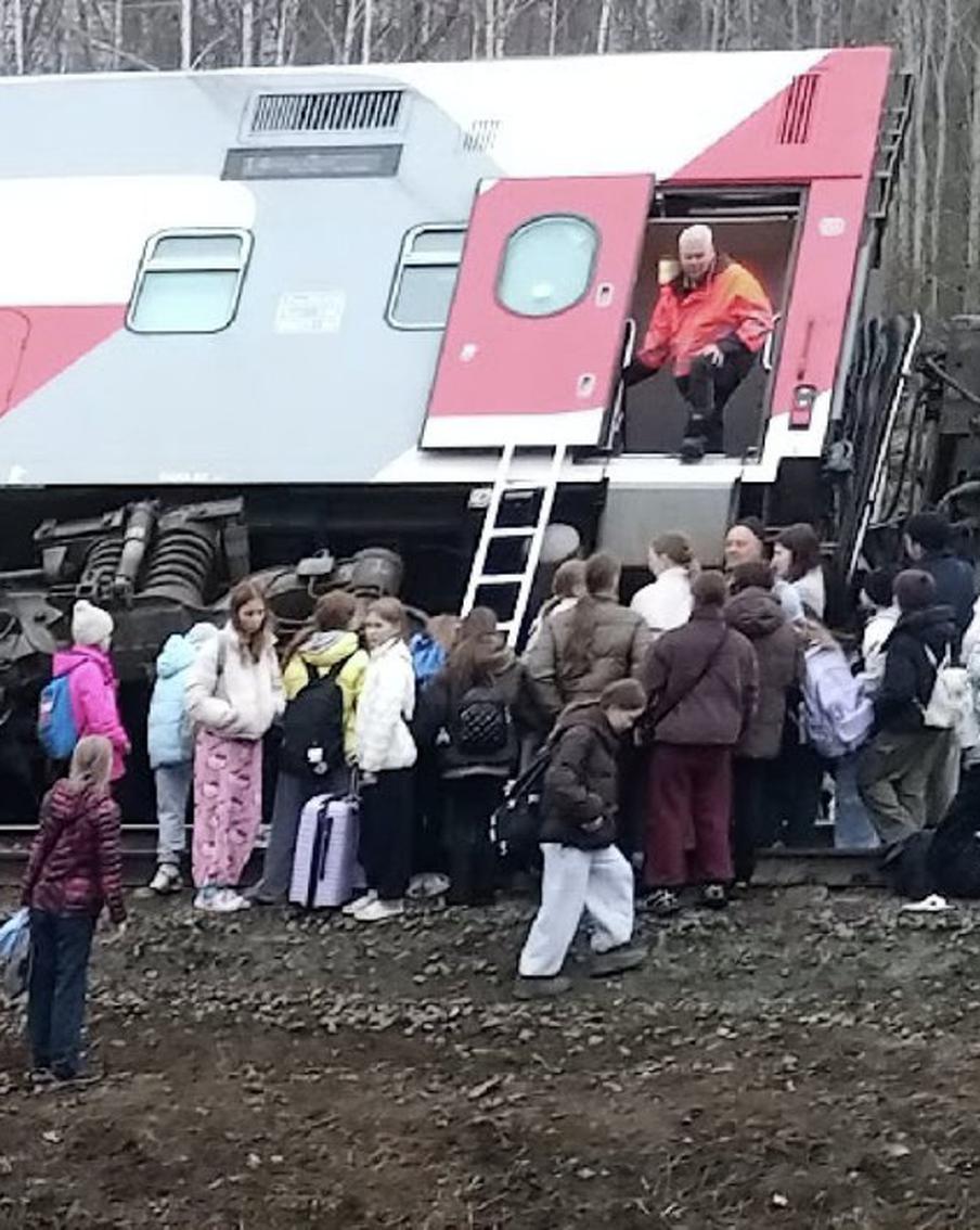 Лопнувший рельс или человеческая халатность: что привело к крушению поезда в Ульяновской области?