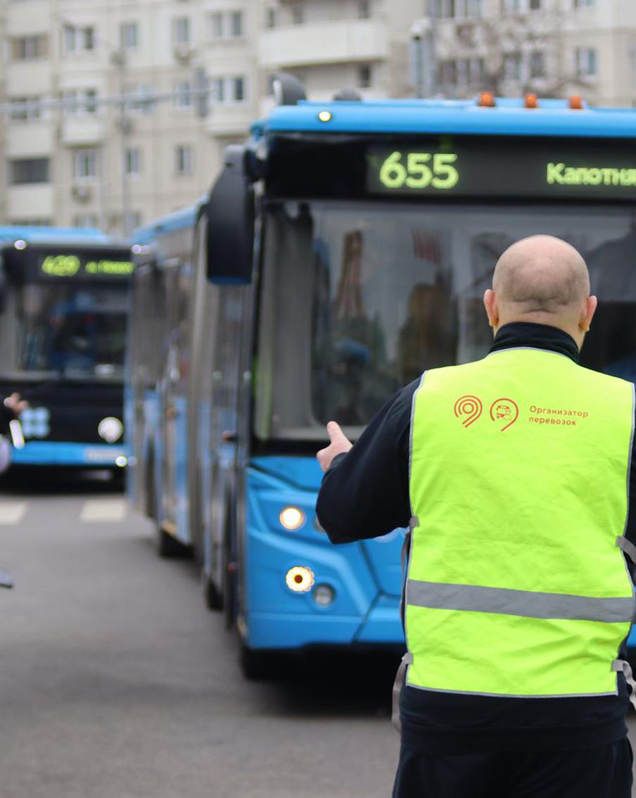 Более 142 безбилетников выявили у станции метро "Кузьминки" в ходе проверки